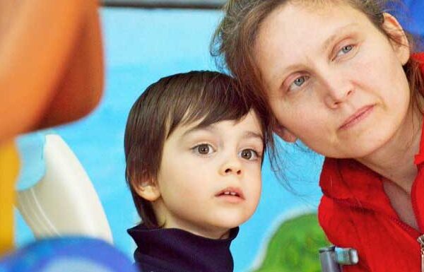 Πώς να διδάξετε την προσφορά και την ενσυναίσθηση στα παιδιά σας Πώς να διδάξετε την προσφορά και την ενσυναίσθηση στα παιδιά σας