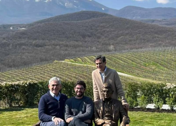 Γιάννης Μπουτάρης Αποκαλυπτήρια γλυπτού, στο Κτήμα Κυρ- Γιάννη Στο Γιαννακοχώρι Νάουσας – Του Ηλια Τσεχου