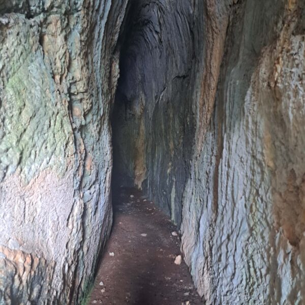 ΠΕΡΙΗΓΗΣΕΙΣ : ΘΕΣΗ ΚΟΚΚΙΝΟΠΗΛΟΣ TO ΡΩΜΑΙΚΟ ΥΔΡΑΓΩΓΕΙΟ – Απο τον Τριαντάφυλλο Αθανασουλα