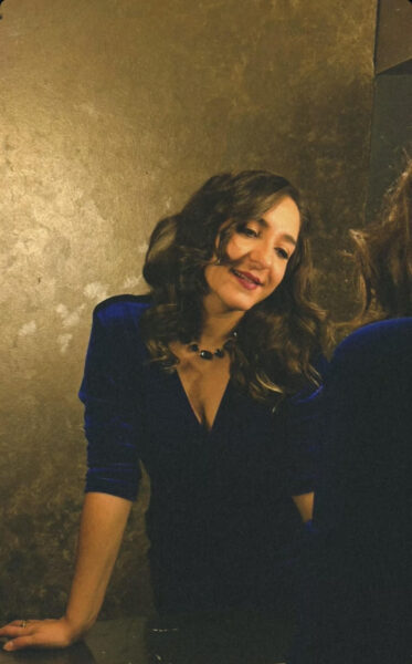 Μαριας Ρηγοπουλου ΄΄  Πίσω από τα τραγούδια κρύβονται φιλίες, έρωτες, ανασφάλειες, ερωτικές απογοητεύσεις ΄΄ ……  Συνεντευξη  στην Βικη Σιωμοπουλου