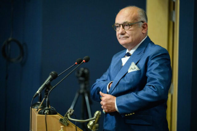 Η Πάτρα υποκλίθηκε στον Αυξέντιο Καλαγκό – Του Αχιλλέα Παπαδιονυσίου