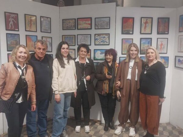 Στα εγκαίνια μιας ξεχωριστής έκθεσης –  Απο τον Φιλιππο Καρακωστα