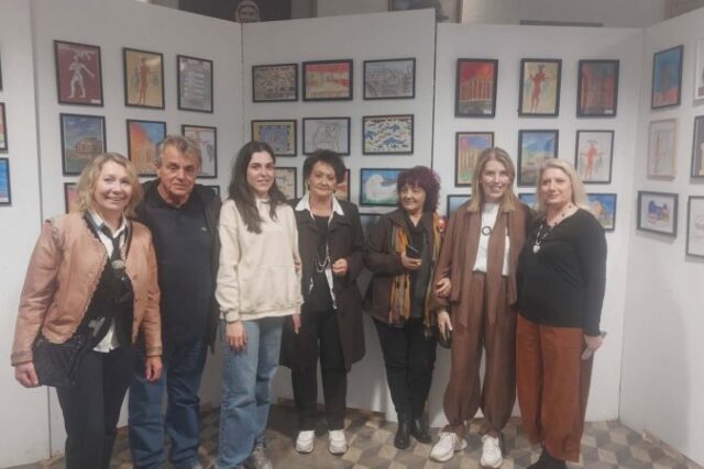 Στα εγκαίνια μιας ξεχωριστής έκθεσης –  Απο τον Φιλιππο Καρακωστα