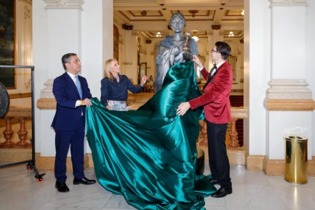 Στην Όπερα του Σάο Πάολο το εμβληματικό γλυπτό του Νίκου Φλώρου με τη μορφή της Μαρίας Κάλλας!