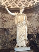 Ενα  γιγαντιαίο μαρμάρινο άγαλμά ……. Απο την Μιραντα Σκηνιτη