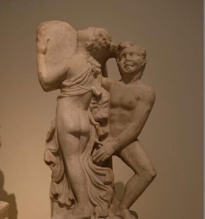 Το πανεμορφο μαρμάρινο στήριγμα μονόποδου τραπεζιού – Απο την Μιραντα Σκηνιτη