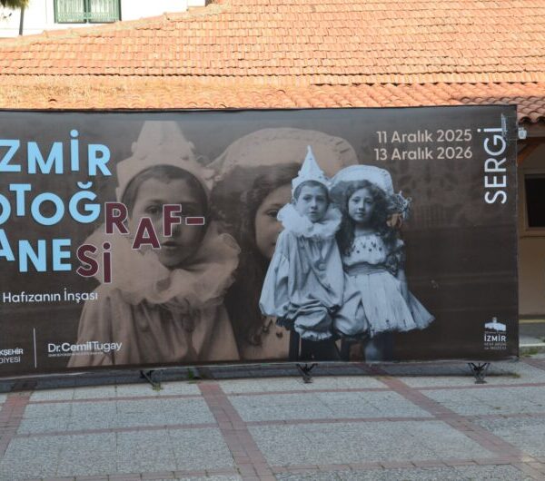 ΣΤΗΝ  ΕΚΘΕΣΗ ΦΩΤΟΓΡΑΦΙΑΣ  ΣΤΗΝ ΣΜΥΡΝΗ ! ΑΠΟ ΤΟΝ ΜΑΝΟ ΚΙΛΗΜΑΝΤΖΟ