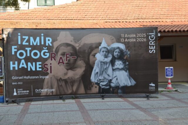 ΣΤΗΝ  ΕΚΘΕΣΗ ΦΩΤΟΓΡΑΦΙΑΣ  ΣΤΗΝ ΣΜΥΡΝΗ ! ΑΠΟ ΤΟΝ ΜΑΝΟ ΚΙΛΗΜΑΝΤΖΟ