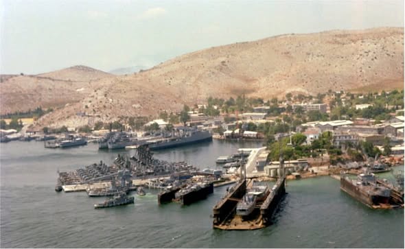 ΘΕΜΑ  Ο ΦΟΥΡΝΟΣ ΤΟΥ ΝΑΥΣΤΑΘΜΟΥ ΣΑΛΑΜΙΝΑΣ ΚΑΙ Η  ΓΕΥΣΗ  ΤΟΥ ΨΩΜΙΟΥ ΠΟΥ  ΠΡΟΜΗΘΕΥΟΜΑΣΤΕ ΣΤΑ ΠΟΛΕΜΙΚΑ ΠΛΟΙΑ