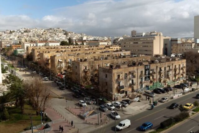 ΠΟΙΑ ΣΥΜΦΕΡΟΝΤΑ ΚΡΥΒΟΝΤΑΙ ΠΙΣΩ ΑΠΟ ΤΑ ΚΑΤΕΙΛΗΜΜΕΝΑ ΠΡΟΣΦΥΓΙΚΑ;