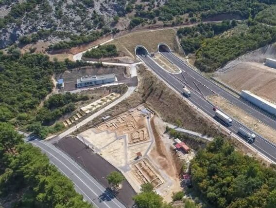 Περιηγήσεις : ΤΟ ΙΕΡΟ ΤΗΣ ΚΥΒΈΛΗΣ ΣΤΗΝ ΚΟΙΛΆΔΑ ΤΩΝ ΤΕΜΠΩΝ –  Απο τον Τριανταφυλλο Αθανασουλα