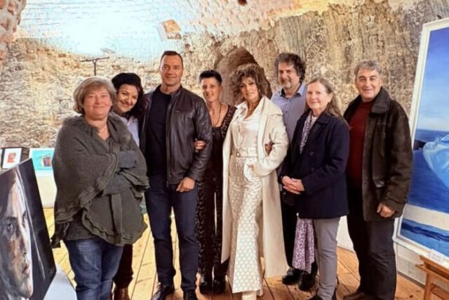 ENTYΠΩΣΙΑΣΕ Η ΕΚΘΕΣΗ «ΜΕ ΛΕΝΕ ΑΛΙΚΗ» ΤΗΣ ART WAY ΣΤΟ ΚΑΜΙΝΙ ΤΟΥ ΔΗΜΟΥ ΓΑΛΑΤΣΙΟΥ .     Γράφει ο ΛΕΟΝΤΙΟΣ ΠΕΤΜΕΖΑΣ