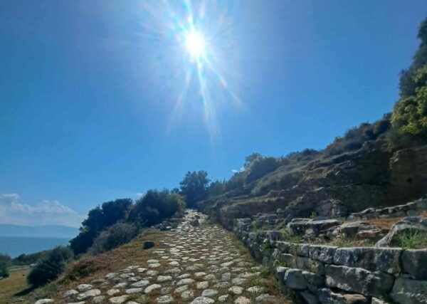 Περιηγήσεις : Η ΑΡΧΑΙΑ ΑΡΓΙΛΟΣ Η ΑΙΓΑΙΟΠΕΛΑΓΙΤΙΚΗ ΑΠΟΙΚΊΑ ΤΩΝ ΑΝΔΡΙΩΝ – Απο τον  Τριανταφυλλο  Αθανασουλα