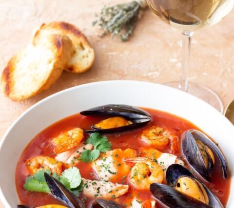 Μπουγιαμπέσα: Η γαλλική ψαρόσουπα με γαρίδες και μύδια