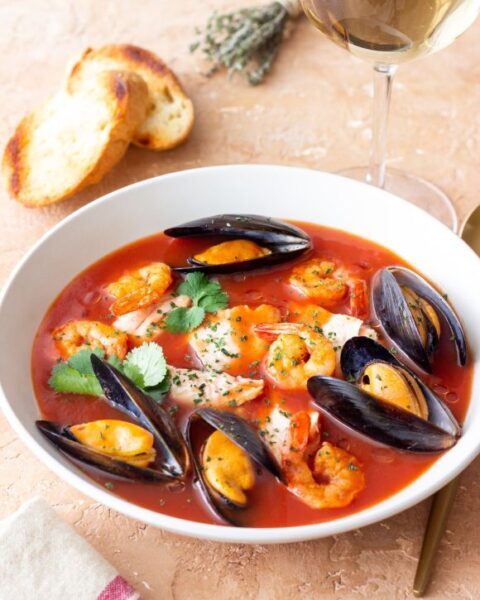Μπουγιαμπέσα: Η γαλλική ψαρόσουπα με γαρίδες και μύδια