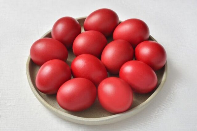 Πόσο διατηρούνται τα βρασμένα αυγά μετά το Πάσχα και πότε γίνονται επικίνδυνα;