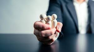 Η εξουσία διαφθείρει – απόλυτα