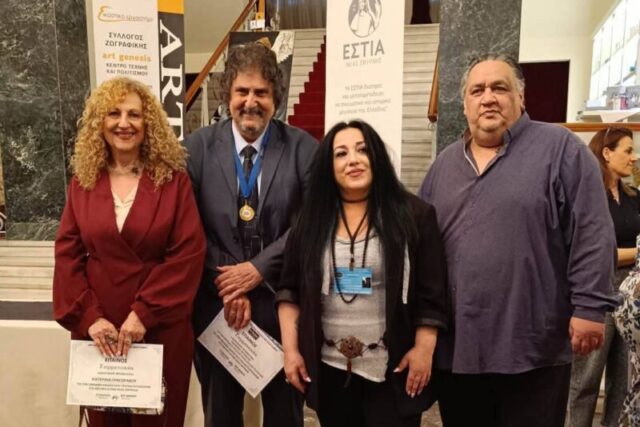 Oι εικαστικές »Διαθλάσεις χρωμάτων» του Κέντρου Τέχνης και Πολιτισμού Αrt Genesis στην Εστία της Νέας Σμύρνης.  Γράφει ο ΛΕΟΝΤΙΟΣ ΠΕΤΜΕΖΑΣ