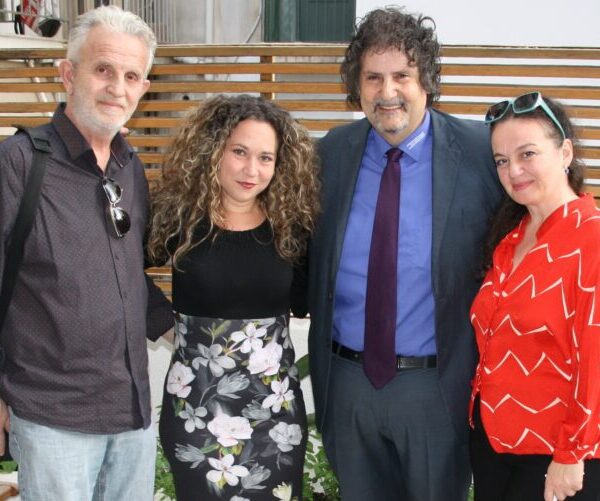 ΕΝΤΥΠΩΣΙΑΖΕΙ ΤΟ ΚΟΙΝΟ Η ΕΚΘΕΣΗ ‘’ΤΕΧΝΗΝ ΕΠΟΙΗΣΕΝ’’ ΤΗΣ ΜΑRINA GONDA ΣΤΟ ΧΩΡΟ ΤΟΥ COCOMAT ΤΗΣ ΝΕΑΣ ΣΜΥΡΝΗΣ . Γράφει ΛΕΟΝΤΙΟΣ ΠΕΤΜΕΖΑΣ