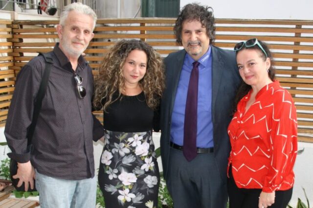 ΕΝΤΥΠΩΣΙΑΖΕΙ ΤΟ ΚΟΙΝΟ Η ΕΚΘΕΣΗ ‘’ΤΕΧΝΗΝ ΕΠΟΙΗΣΕΝ’’ ΤΗΣ ΜΑRINA GONDA ΣΤΟ ΧΩΡΟ ΤΟΥ COCOMAT ΤΗΣ ΝΕΑΣ ΣΜΥΡΝΗΣ . Γράφει ΛΕΟΝΤΙΟΣ ΠΕΤΜΕΖΑΣ