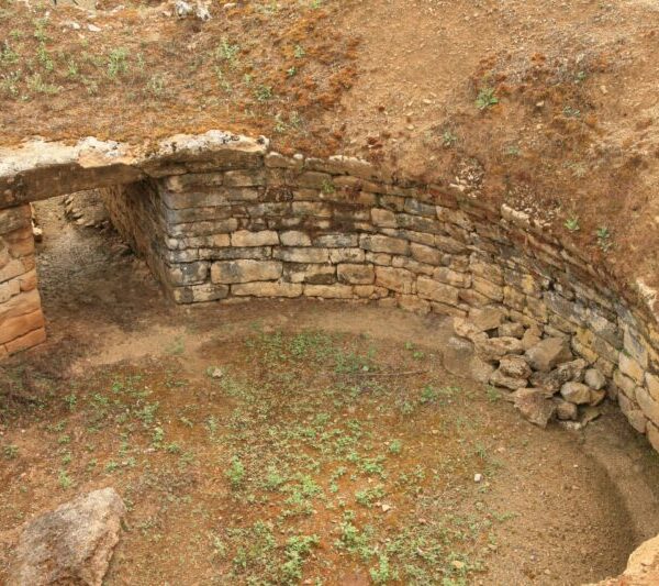 Μυκηναϊκός θολωτός τάφος στην  ομηρική Ενόπη
