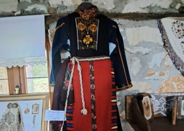 «Η ΠΡΟΙΚΑ ΜΑΣ, Η ΙΣΤΟΡΑ ΜΑΣ»   Του  Τριανταφυλλου Αθανασουλα