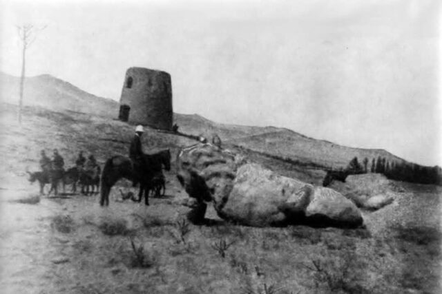 Περιηγήσεις – Ο ΑΡΧΑΙΟΣ ΛΈΩΝ ΤΟΥ ΙΡΆΝ ΠΡΟΣ ΤΙΜΗ ΤΟΥ ΣΤΡΑΤΗΓΟΎ ΗΦΑΙΣΤΊΩΝΑ  ..