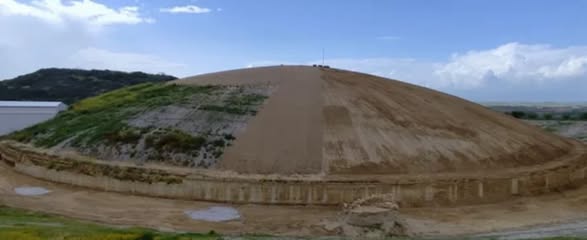 «έστιν ιερόν της Κλειούς εν Αμφιπόλει ……………………