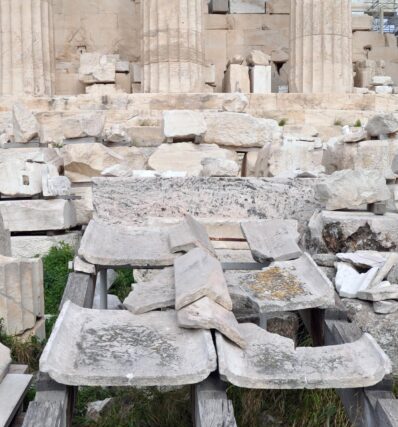 ΤΑ  (8.957) ΜΑΡΜΑΡΙΝΑ ΚΕΡΑΜΙΔΙΑ ………… Απο την Μιραντα Σκηνιτη