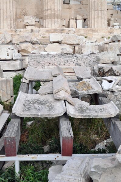 ΤΑ  (8.957) ΜΑΡΜΑΡΙΝΑ ΚΕΡΑΜΙΔΙΑ ………… Απο την Μιραντα Σκηνιτη