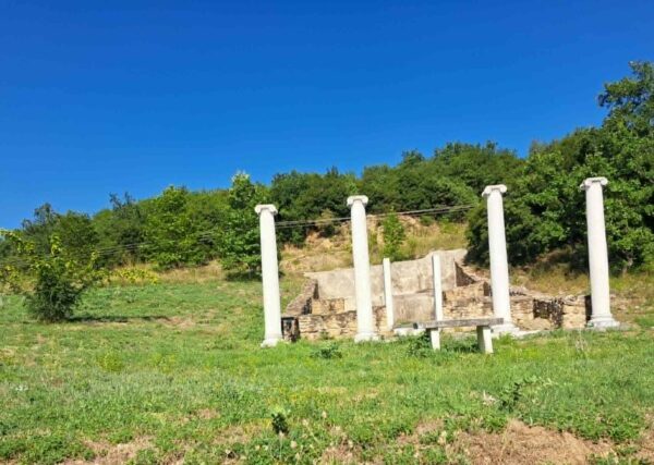 Περιηγησεις : Πηγή θεας ΑΡΤΕΜΗΣ ..Ναός της ΜΗΤΡΟΣ των Θεών … Λευκόπετρα Βερμίου. Απο τον  Τριανταφυλλο Αθανασουλα