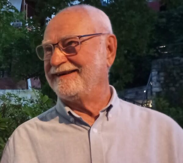 Ποίηση : Δημητρης Τζουβαλης ΄΄ ΟΙ ΦΡΟΥΡΟΙ ΤΗΣ ΕΡΗΝΗΣ ΄΄