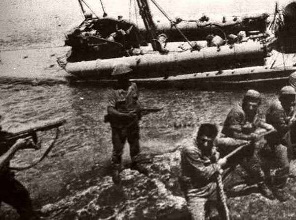 Ιουλίου 1974. Οι ακτές της Κύπρου φλέγονταν από την εισβολή του Αττίλα ………………..