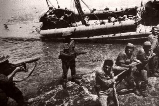 Ιουλίου 1974. Οι ακτές της Κύπρου φλέγονταν από την εισβολή του Αττίλα ………………..