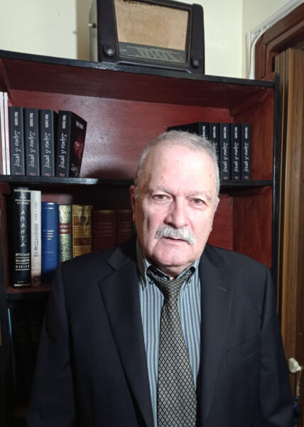 ΜΙΧΑΗΛΟΓΛΟΥ ΒΑΣΙΛΗΣ  ο πραγματικός ποιητής πρέπει να έχει μεγάλη συλλογή εμπειριών – Συνέντευξη στην Λιλικα Αρνακη