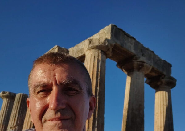 Δημήτριος Νικολόπουλος  :   Ένας καθρέπτης στο Διάστημα για να φωτίζει μια ολόκληρη πόλη …