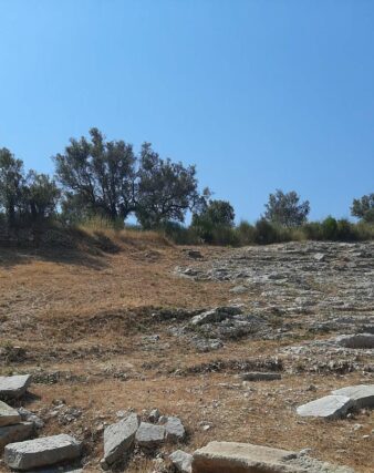 Περιηγήσεις : ΑΡΧΑΙΟ ΘΕΑΤΡΟ ΚΑΛΛΙΓΟΝΙ ΛΕΥΚΑΔΑΣ – Του  Τριανταφυλλου Αθανασουλας
