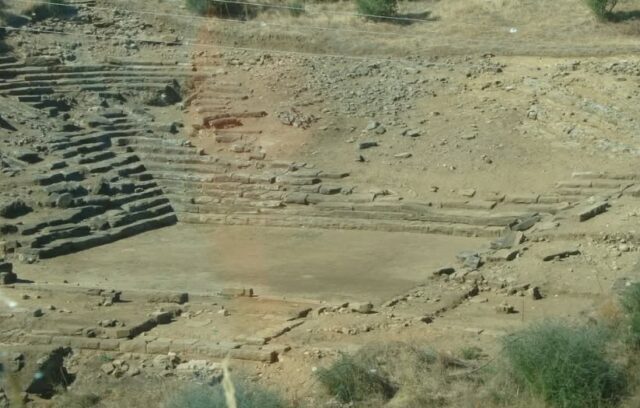 Περιηγήσεις :  ΘΕΑΤΡΟ ΚΑΛΥΔΩΝΑ  Του  Τριανταφυλλου Αθανασουλα