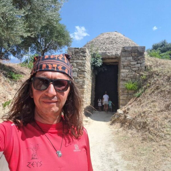 Περιηγήσεις : Ο  Θολωτός Τάφος  του Εγκλιανού – Απο τον Τριαντάφυλλο Αθανασουλα