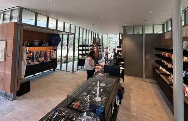Χαρίζουν σε ιδιώτες τα σημεία πώλησης στα μουσεία