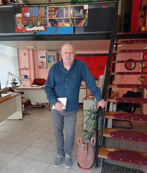 Βασίλη Μιχαήλογλου  :   «Στο λιμάνι των 17 στιγμών»: Μια Διαδρομή από τους Ωκεανούς στην Ποιητική Λιτότητα – Συνέντευξη στην Λιλικα Αρνακη   