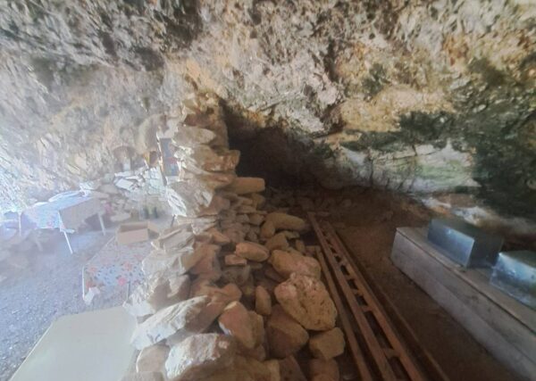 Περιηγήσεις : ΑΡΧΑΙΟ ΟΜΟΛΙΟ  Aπο τον  Τριανταφυλλο  Αθανασουλα
