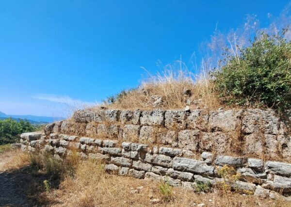 Περιηγήσεις : ΑΡΧΑΙΑ ΑΚΡΟΠΟΛΗ ΛΕΠΡΕΟ -Του  Τριανταφυλλου Αθανασουλα