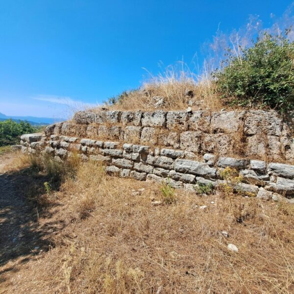 Περιηγήσεις : ΑΡΧΑΙΑ ΑΚΡΟΠΟΛΗ ΛΕΠΡΕΟ -Του  Τριανταφυλλου Αθανασουλα
