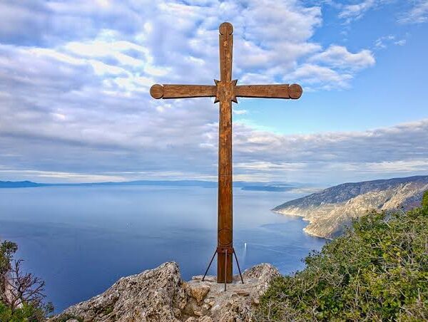 Ύψωση του Τιμίου Σταυρού. Μεγάλη Δεσποτική Εορτή…  Του Παναγιωτη Μυργιώτη