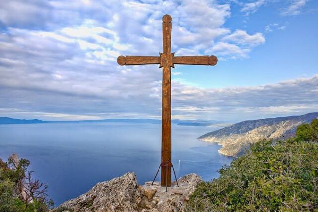 Ύψωση του Τιμίου Σταυρού. Μεγάλη Δεσποτική Εορτή…  Του Παναγιωτη Μυργιώτη