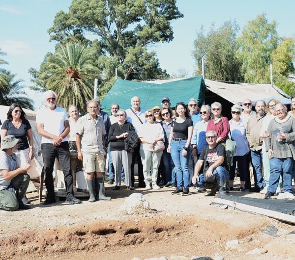 Η ΑΛΗΘΙΝΗ ΠΡΟΣΦΟΡΑ ΓΙΝΕΤΑΙ ΣΤΟΝ ΣΤΙΒΟ ΤΩΝ ΑΡΧΑΙΟΛΟΓΙΚΩΝ ΕΡΓΑΣΙΩΝ!!!!  Από τον Φίλιππο Καρακώστα