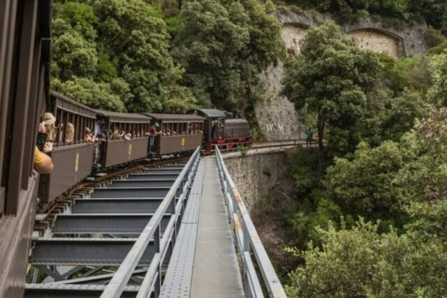 Περιηγήσεις : Βόλτα με το τρενάκι του Πηλίου, μια ιδιαίτερη ιστορική διαδρομή .. Απο τον Τριανταφυλλο Αθανασουλα
