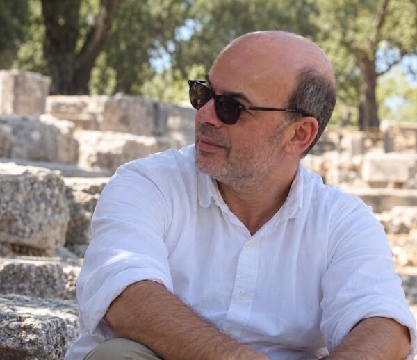 «Έφυγε στα 58 του χρόνια ο αρχαιολόγος Γιάννης Λώλος – Το έργο του στην αρχαία Σικυώνα