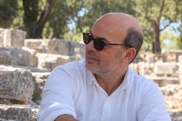 «Έφυγε στα 58 του χρόνια ο αρχαιολόγος Γιάννης Λώλος – Το έργο του στην αρχαία Σικυώνα